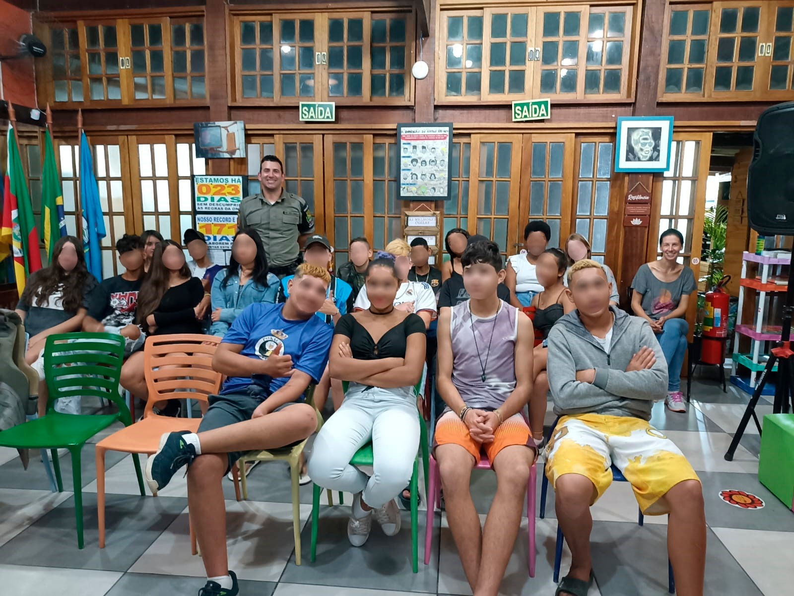 Adolescentes acolhidos no Lar Padilha participam de palestra ministrada pela Brigada Militar de Taquara