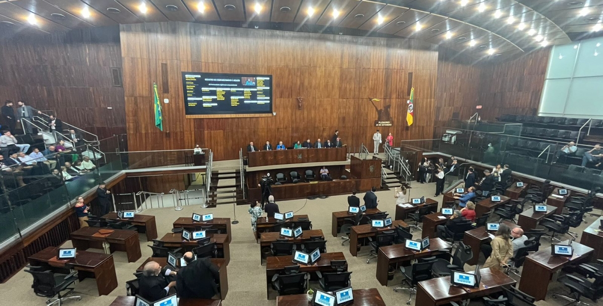 Direção do hospital de Parobé participa do Grande Expediente da Assembleia Legislativa em Porto Alegre