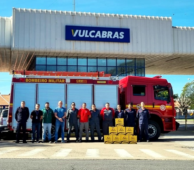 Bombeiros de Parobé recebem doação de R$ 8 mil da Vulcabras para aquisição de novos coturnos