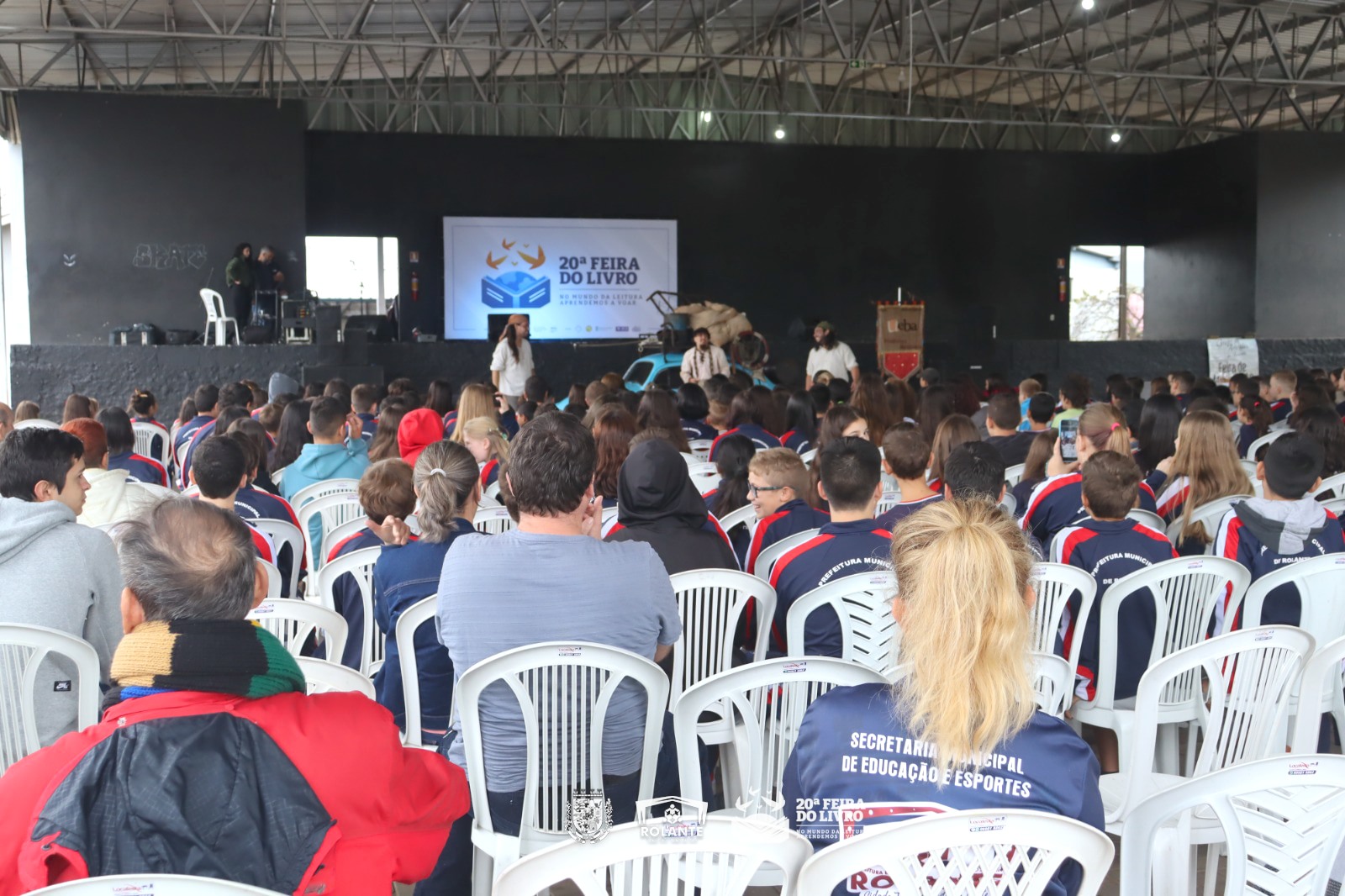 Espetáculo teatral dá início a programação da 20ª Feira do Livro de Rolante