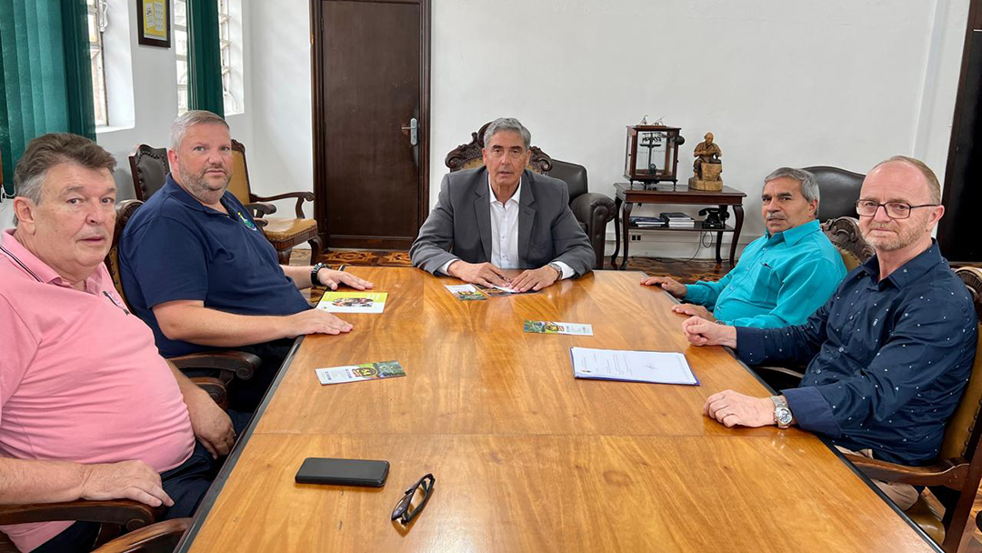 Prefeito de Três Coroas participa de reunião na Secretaria de Agricultura em Porto Alegre