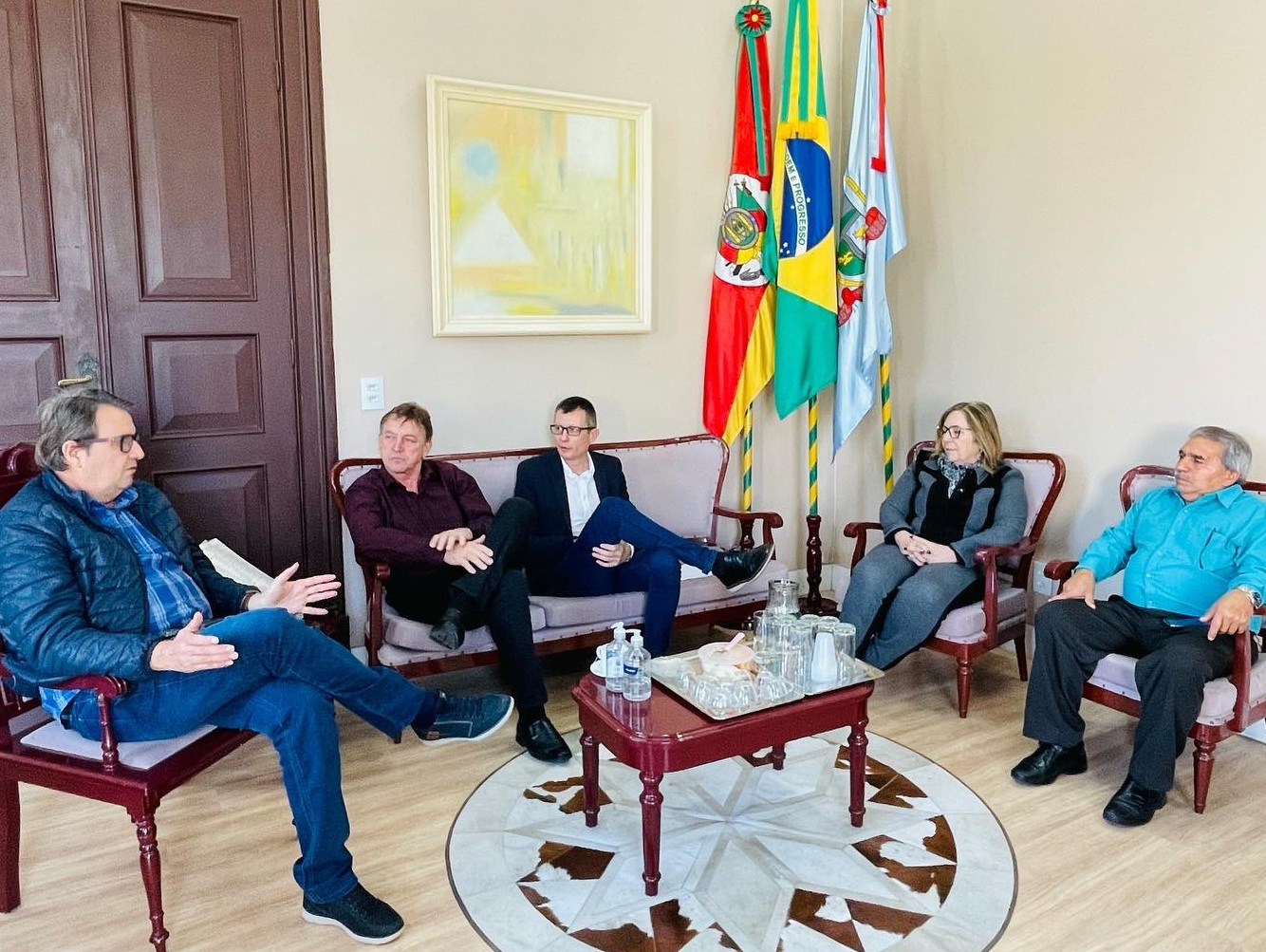 Prefeitos do Vale do Paranhana participam de reunião na sede do Executivo de Taquara