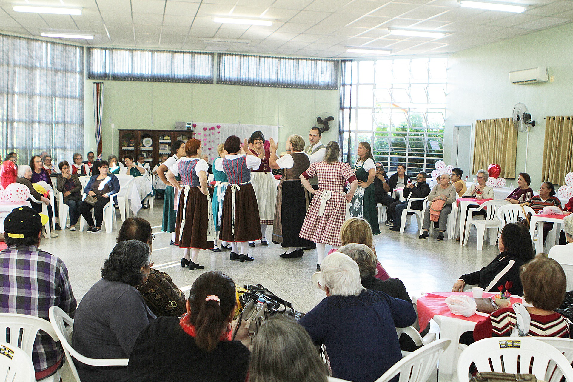CRAS realiza homenagem às mães junto ao grupo de idosos de Três Coroas