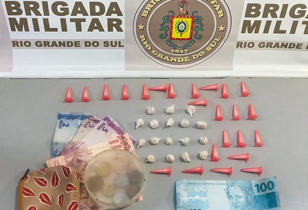 Homem se atira no rio e perde drogas e dinheiro durante fuga da Brigada Militar em Igrejinha