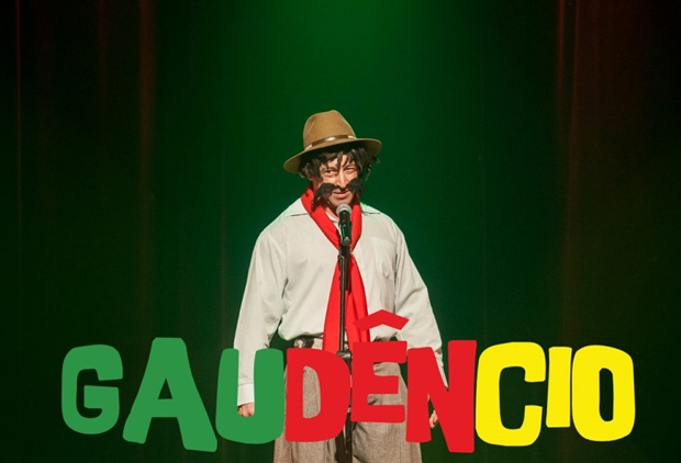 Cris Pereira será a atração principal do 7º Igrejinha Mix com o stand up bagual do Gaudêncio