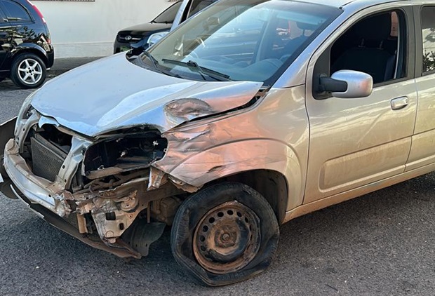 Colisão entre caminhão e carro é registrada na ERS-020 em Taquara