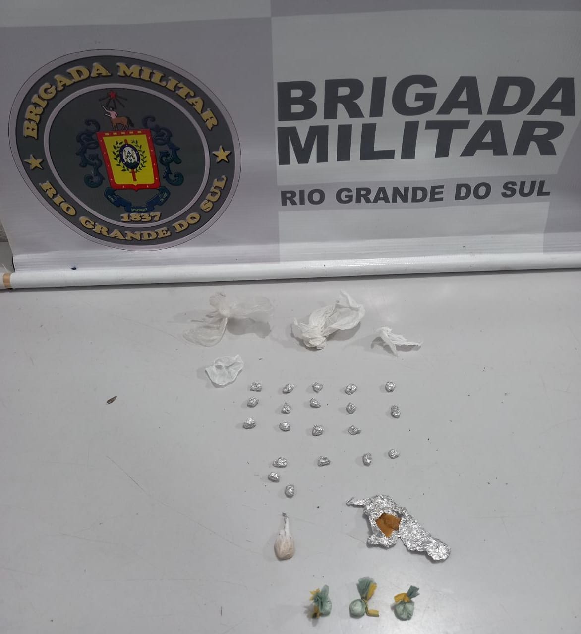 Homem é flagrado com mais de 20 pedras de crack em Três Coroas