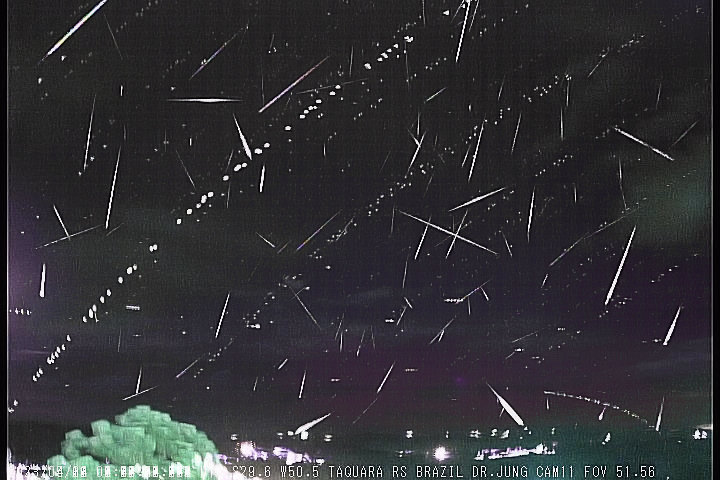 Uma das maiores chuvas de meteoros do ano poderá ser vista nesta sexta-feira (05) e sábado (06)