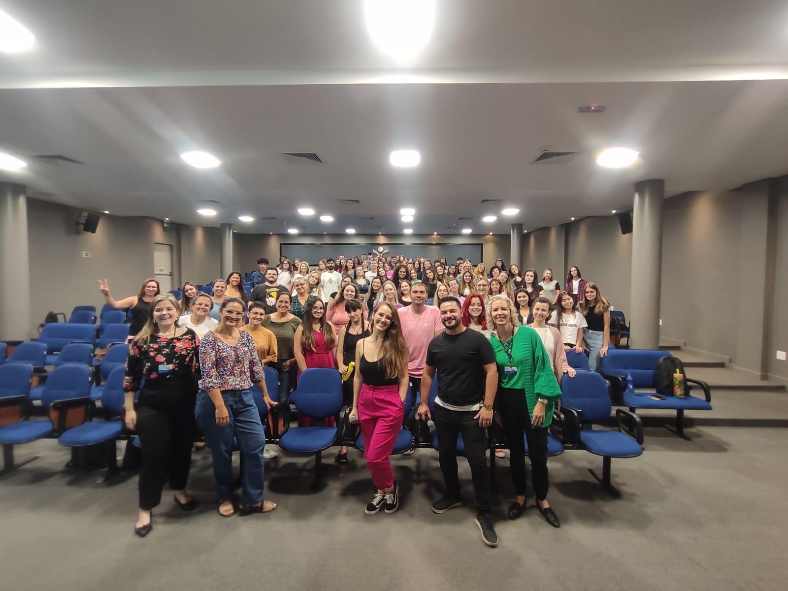 Estudantes de Psicologia da Faccat realizam trote solidário e beneficiam instituições de Taquara