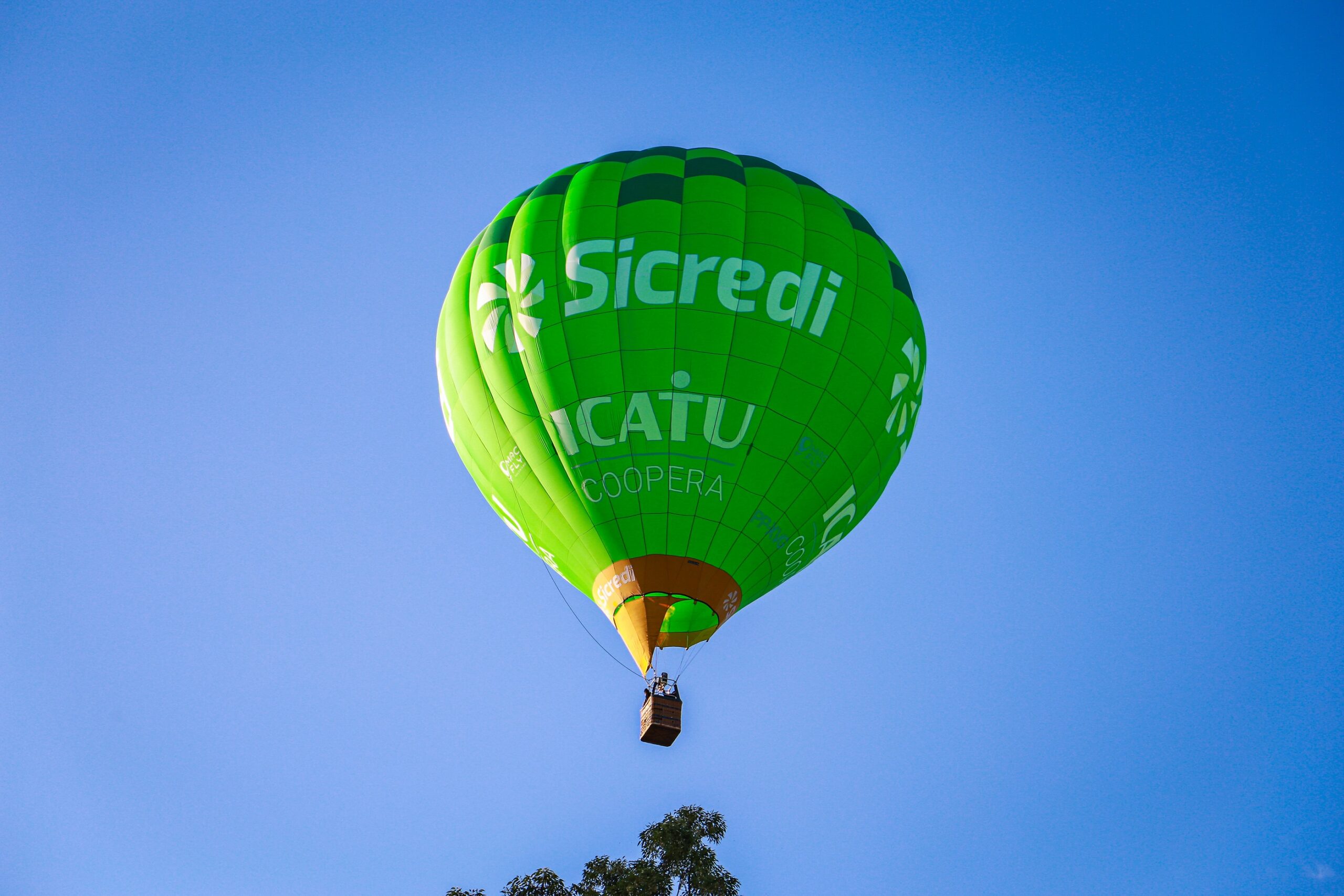 Sicredi Caminho das Águas realiza ação de Dia das Mães durante o Festival de Balonismo em Torres