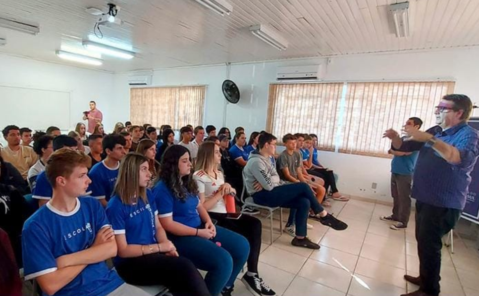 Rolante realiza 2ª edição do projeto Sine na Escola
