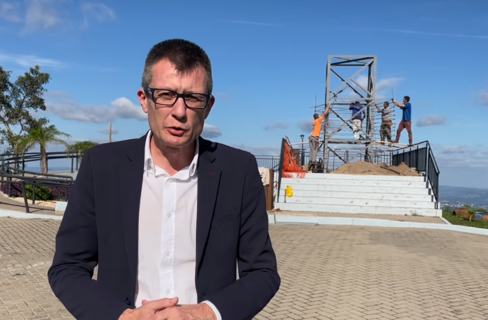 Igrejinha inicia obras de estruturação da nova cruz do Monte da Fé