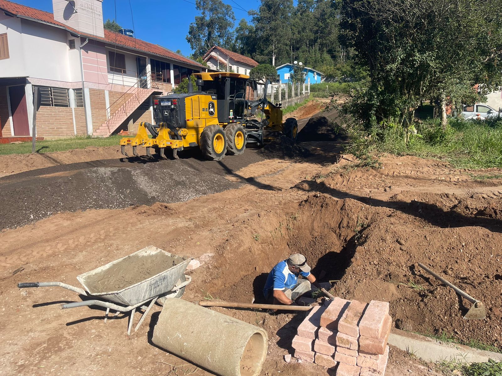 Prefeitura realiza obra de pavimentação na Rua Hugo Fischer em Taquara