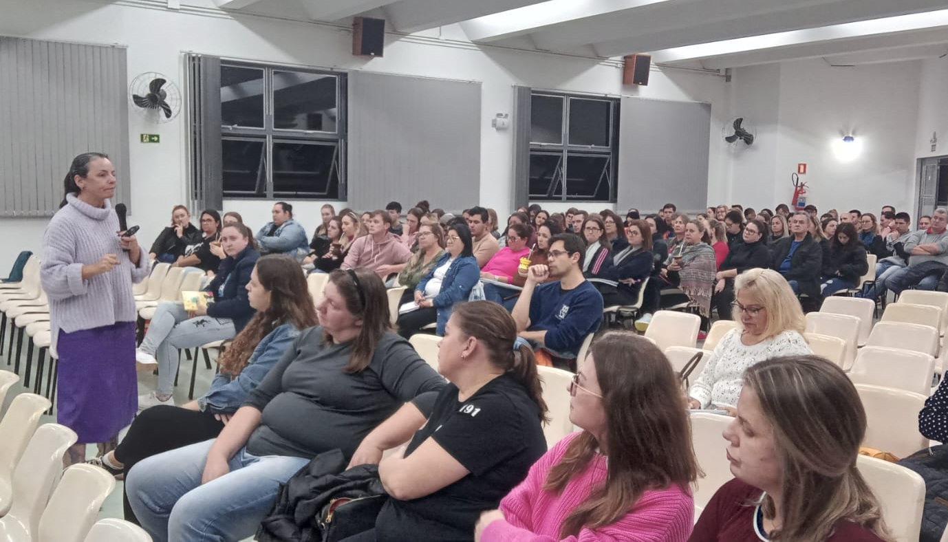 Secretaria de Educação promove encontros de formação continuada para profissionais de Rolante