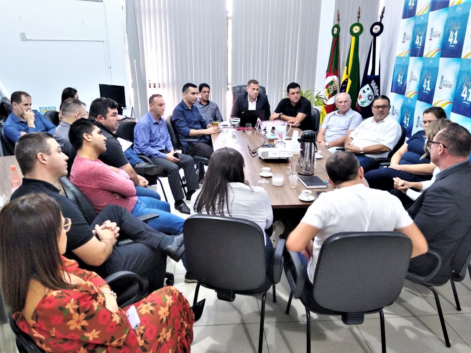 Prefeito e vereadores se reúnem com direção do hospital de Parobé e cobram esclarecimentos sobre óbitos de crianças