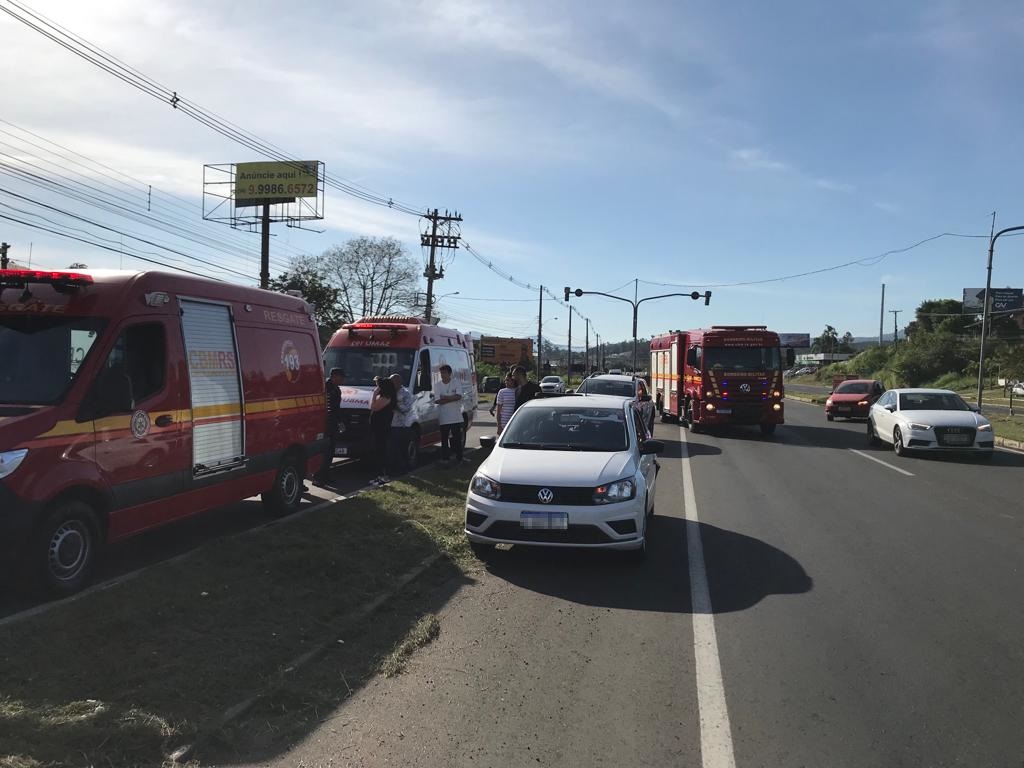 Idosa é encaminhada ao hospital após colisão entre veículos na ERS-115 em Taquara