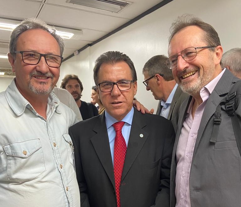 Presidente do Sindicato Sapateiros de Parobé participa de solenidade com ministro do Trabalho