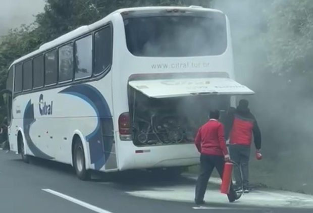 Ônibus sofre princípio de incêndio na ERS-115