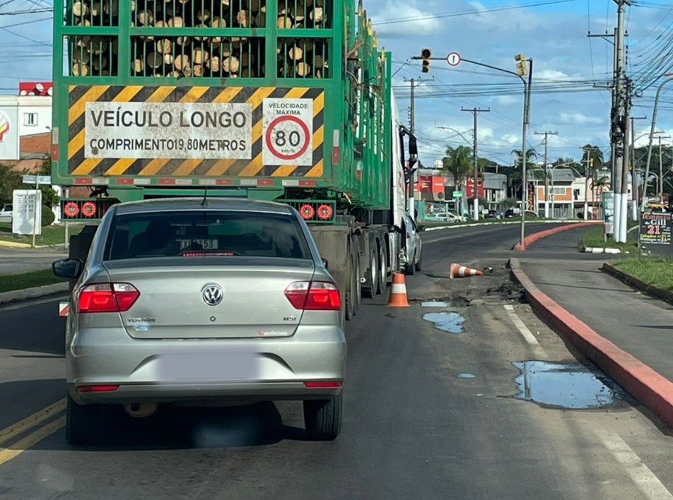 Prefeitura de Taquara notifica o DAER sobre condições do asfalto na Avenida Sebastião Amoretti