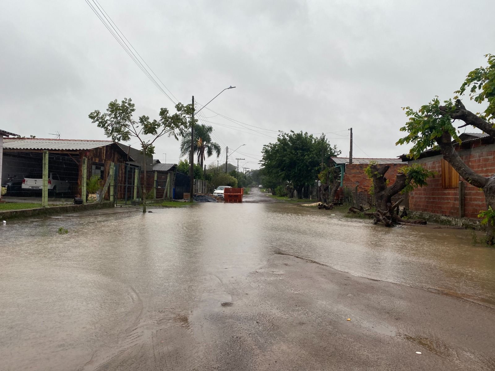 Pelo menos cinco pessoas ficaram desalojadas e 11 desabrigadas em Taquara durante temporal