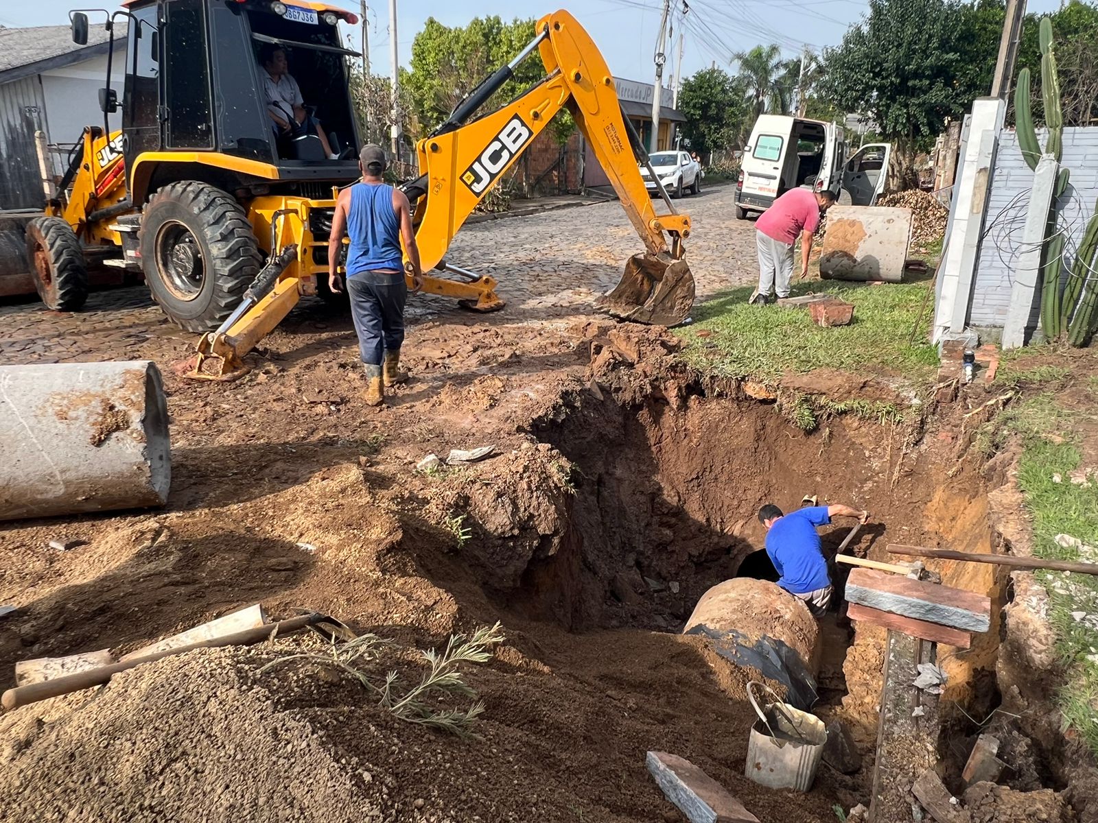 Secretaria de Obras de Taquara realiza conserto na rede pluvial da Rua Osmar Schaefer