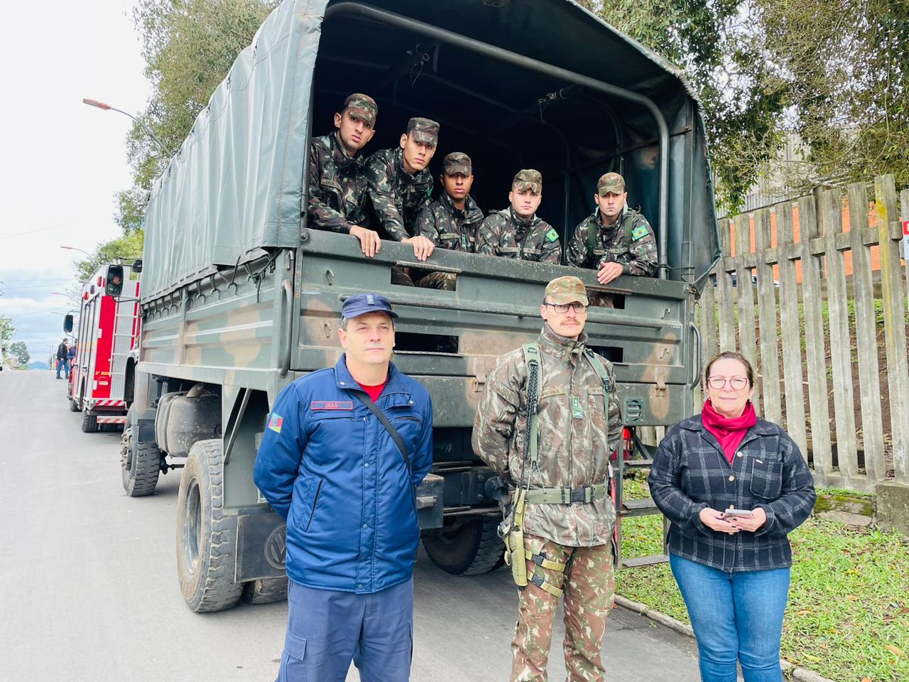 Taquara recebe ajuda do Exército e de bombeiros no resgate às vítimas do ciclone extratropical
