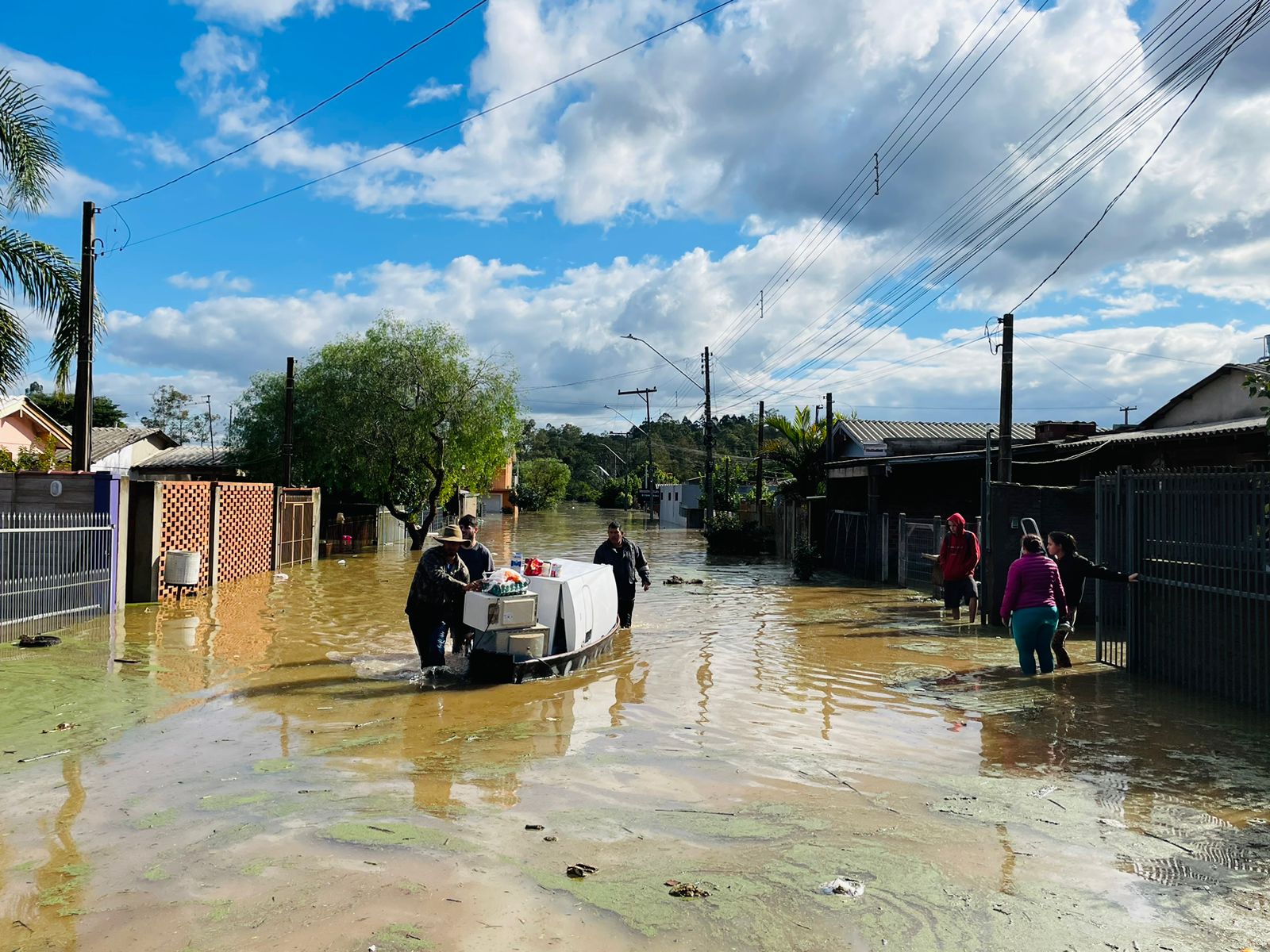 Passa de 80 pessoas desabrigadas em Taquara com enchente do Rio dos Sinos
