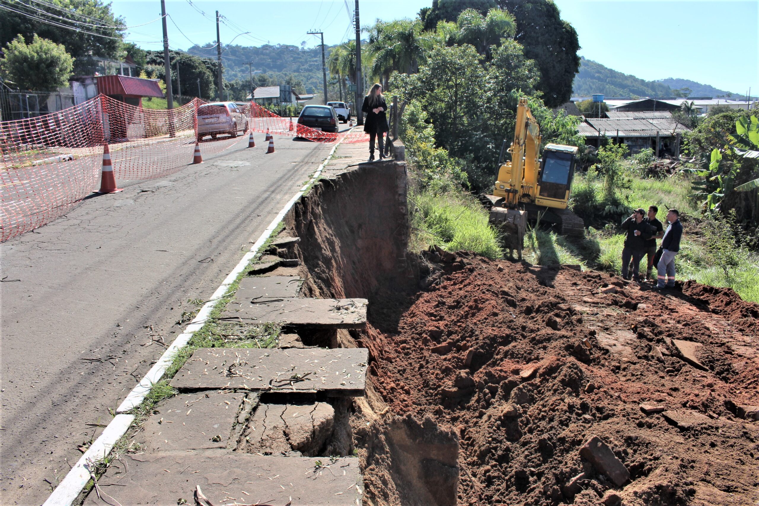 Prefeitura de Parobé está erguendo muro de contenção na Avenida das Nações