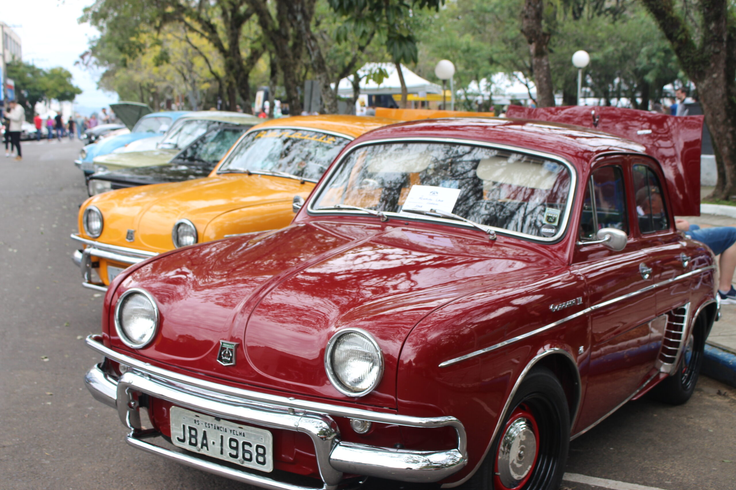 Milhares de pessoas prestigiam a exposição de carros antigos de Parobé