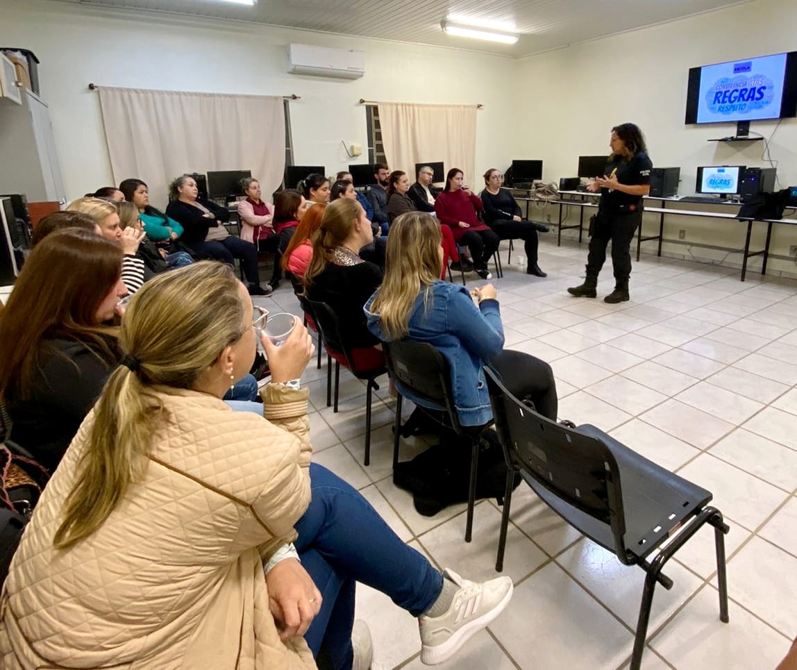 Professores da Escola Lauro Muller de Taquara participam do 'Papo de Responsa' da Polícia Civil