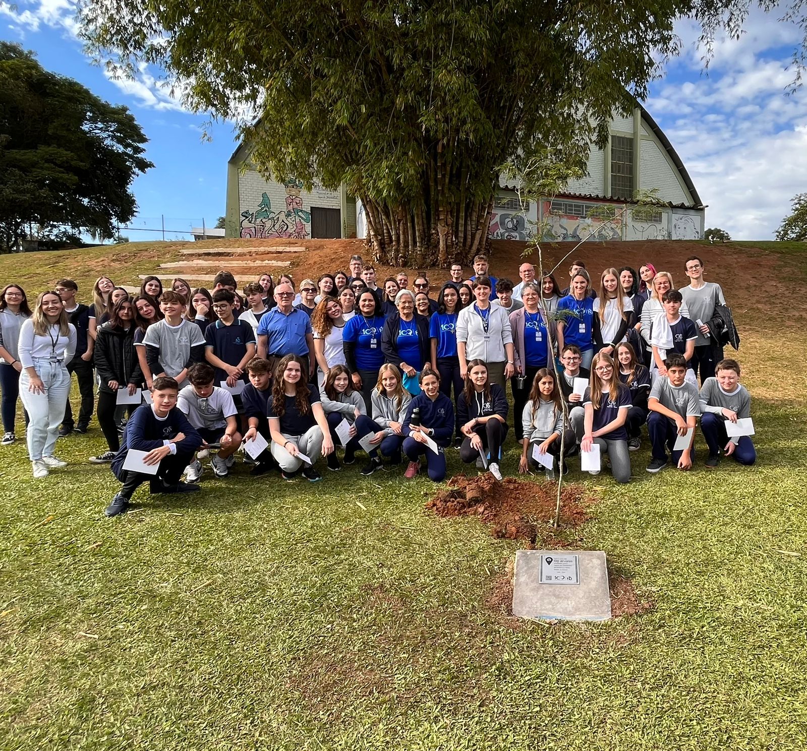 Colégio Santa Teresinha realiza plantio de árvores em comemoração aos 100 anos da rede Notre Dame no Brasil