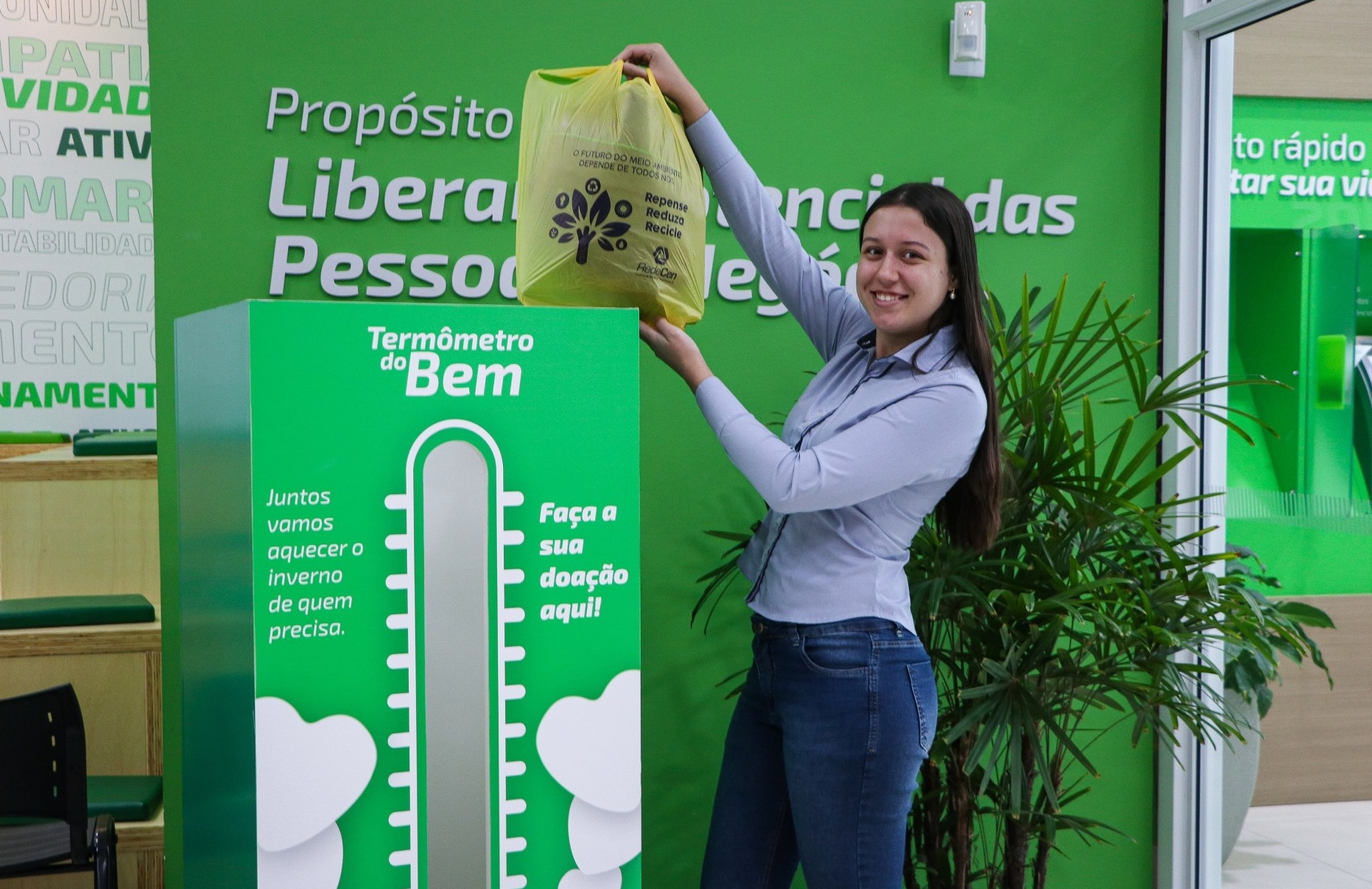 Termômetro do Bem da Sicredi Caminho das Águas recebe doações em agências no Vale do Paranhana