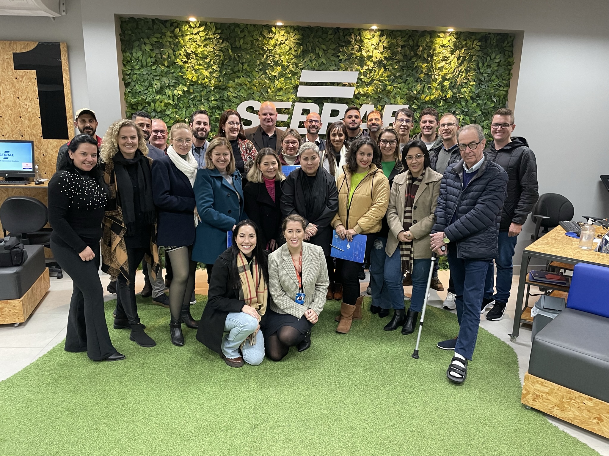 Associados do CDL de Igrejinha e Três Coroas participam de atividade na sede do Sebrae
