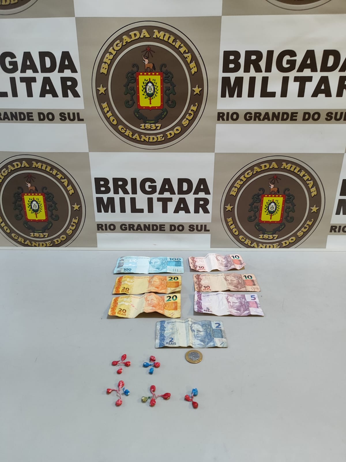 Indivíduo é preso por tráfico de drogas em Taquara