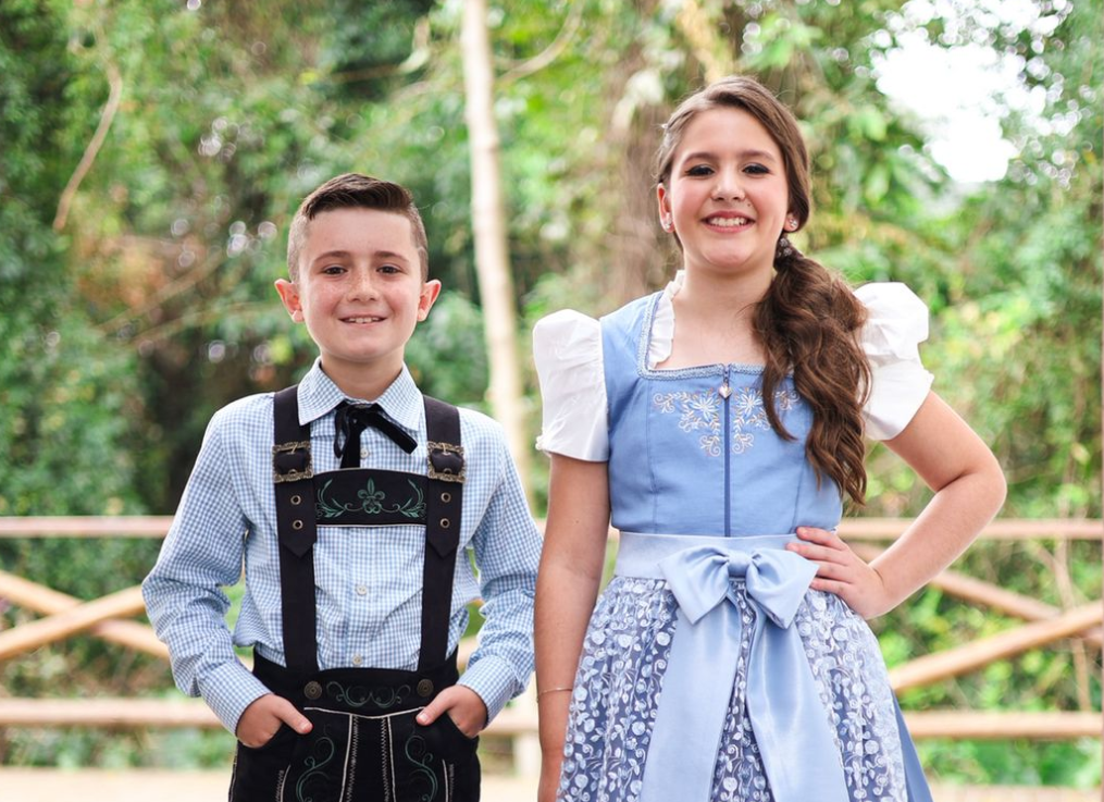 Corte infantil da 34ª Oktoberfest de Igrejinha apresenta trajes oficiais da festa