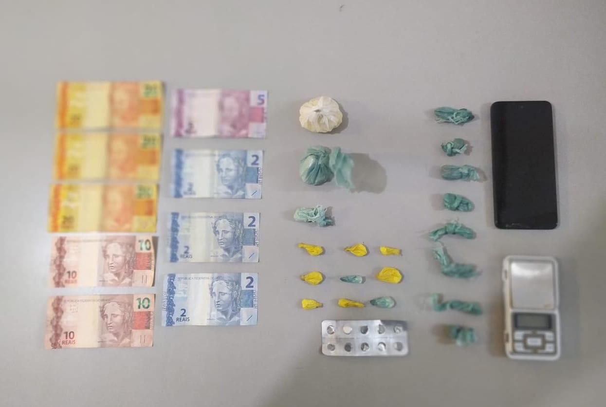 Homem é preso e adolescente apreendida por tráfico de drogas em Rolante