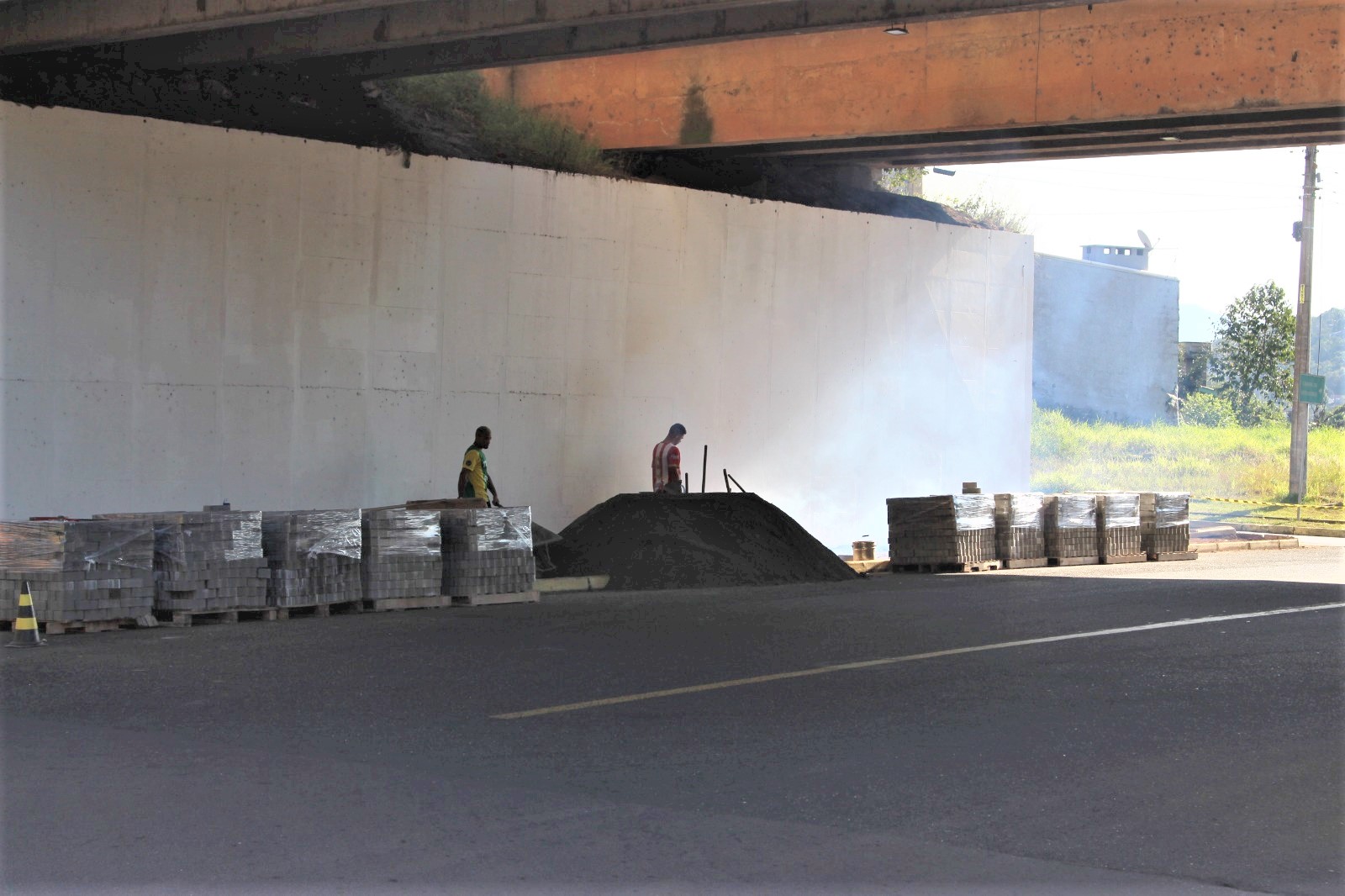 Viaduto na ERS-239 que dá acesso à Câmara de Vereadores de Parobé recebe nova calçada
