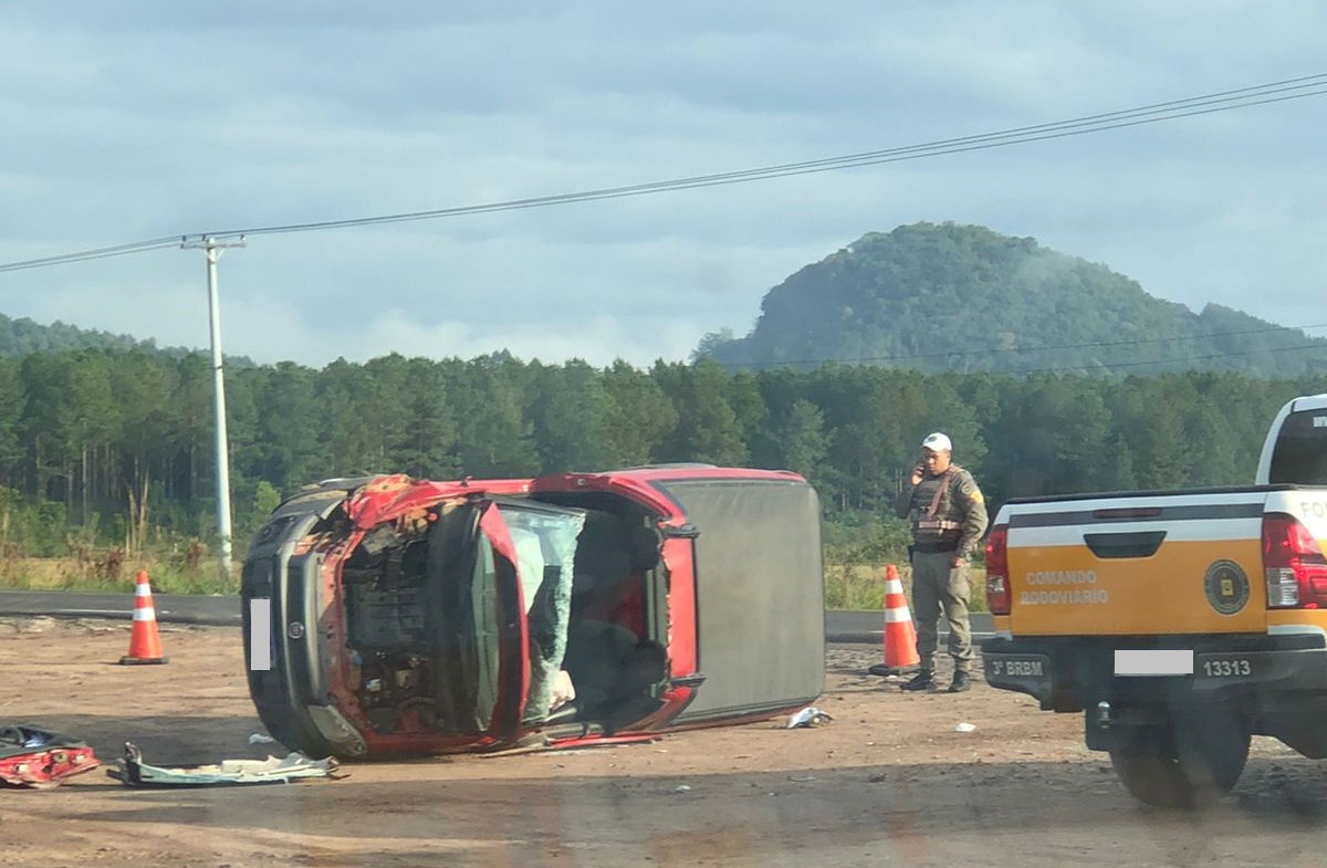 Colisão entre veículos deixa três pessoas feridas na ERS-239 em Rolante