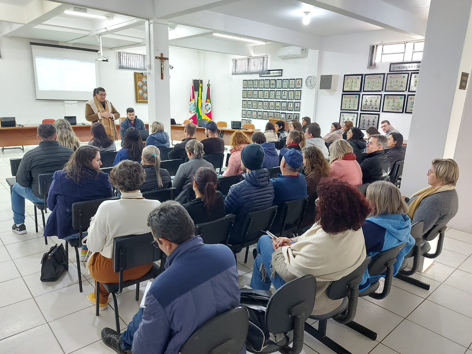 Secretaria de Educação realiza reunião para organizar o Desfile Cívico deste ano em Rolante