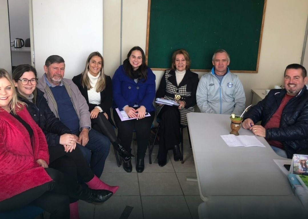 Reunião trata sobre agricultura familiar e merenda escolar em Parobé