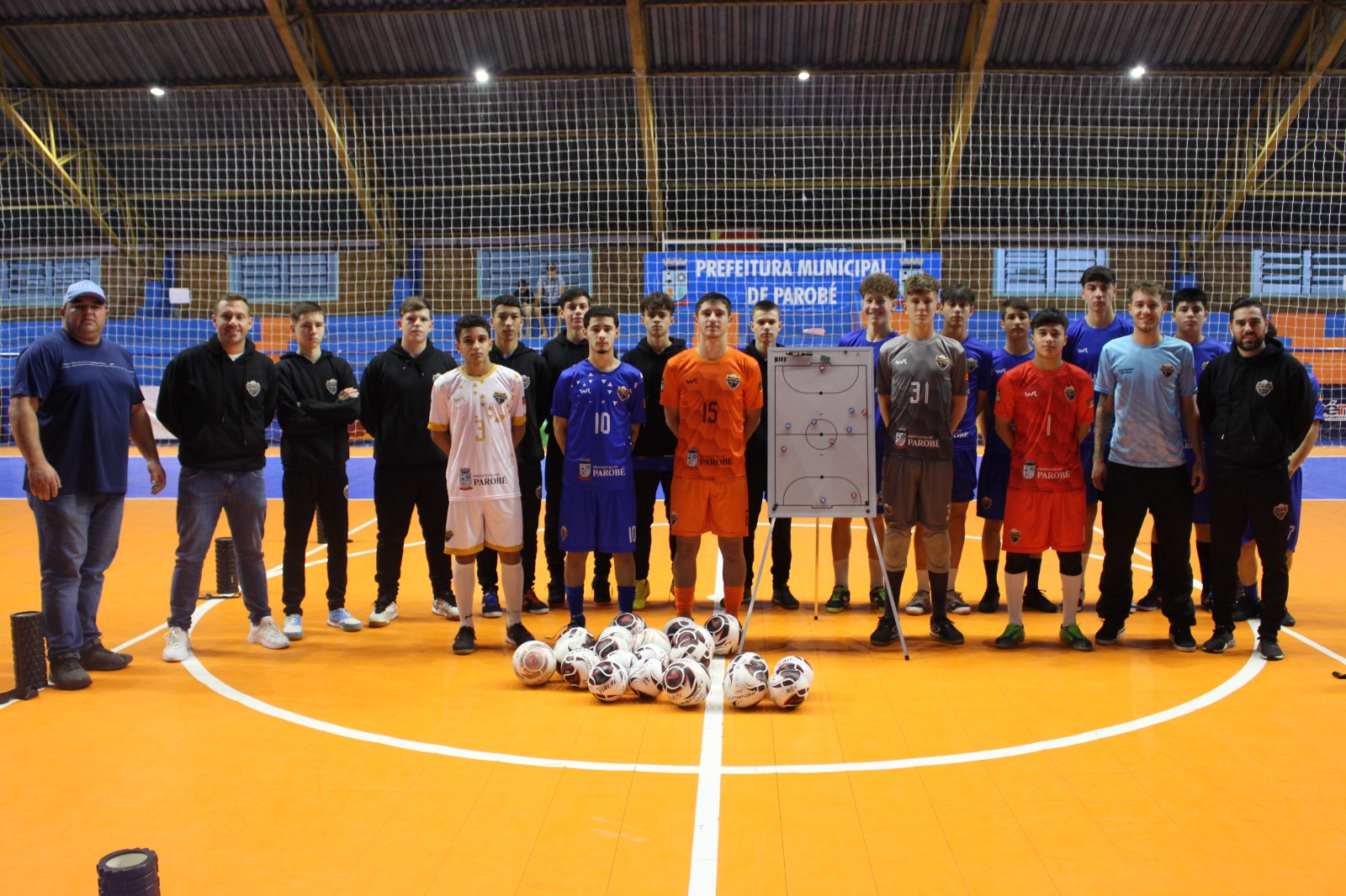 Projeto Parobé Futsal conta com novos uniformes e materiais esportivos
