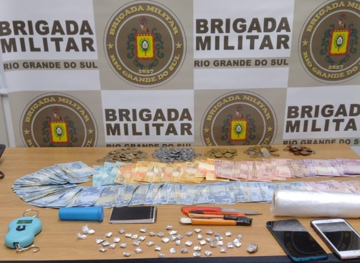 Quarteto é preso por tráfico de drogas no bairro Santa Maria em Taquara