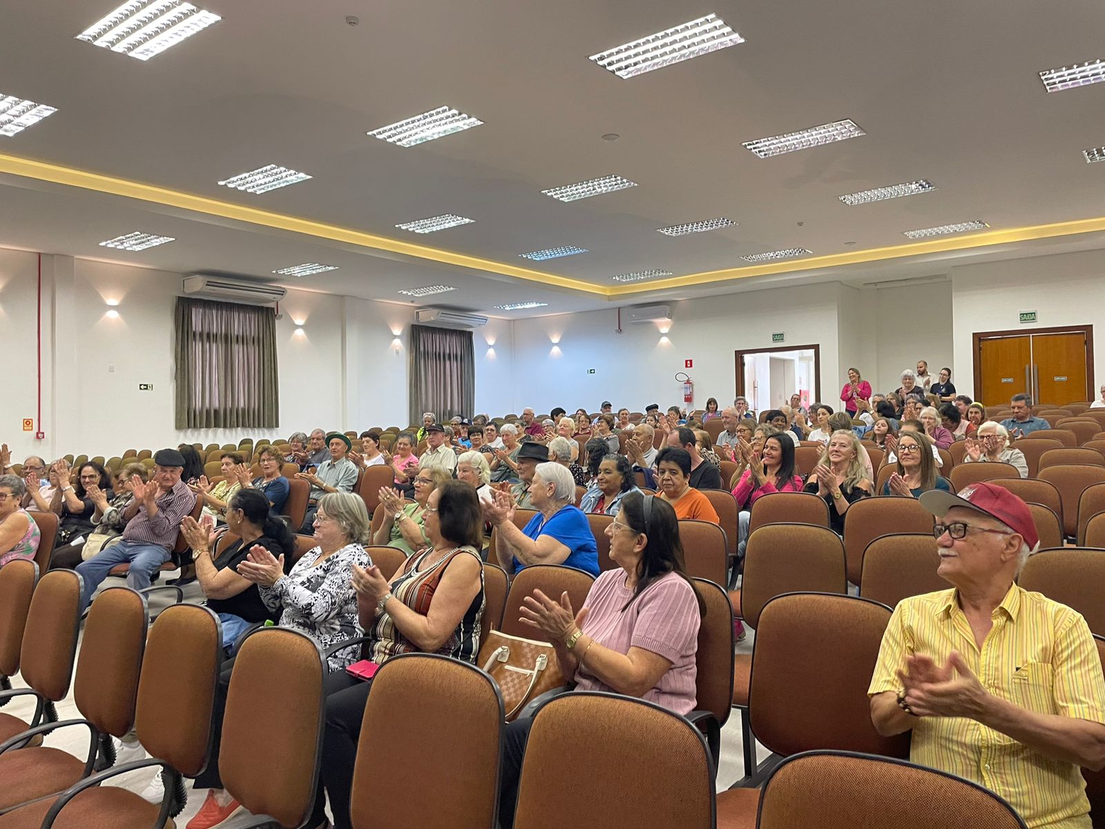 Secretaria de Desenvolvimento Social de Igrejinha realiza sessão de cinema em alusão ao Dia dos Avós