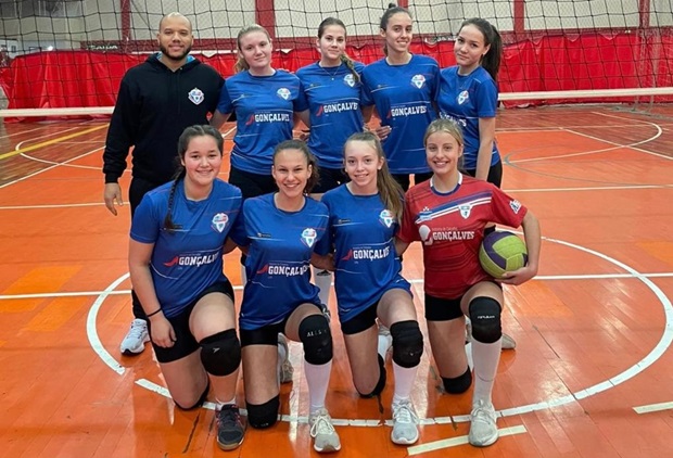 Equipe feminina de vôlei do projeto Rolante Sports participa de competição em Novo Hamburgo