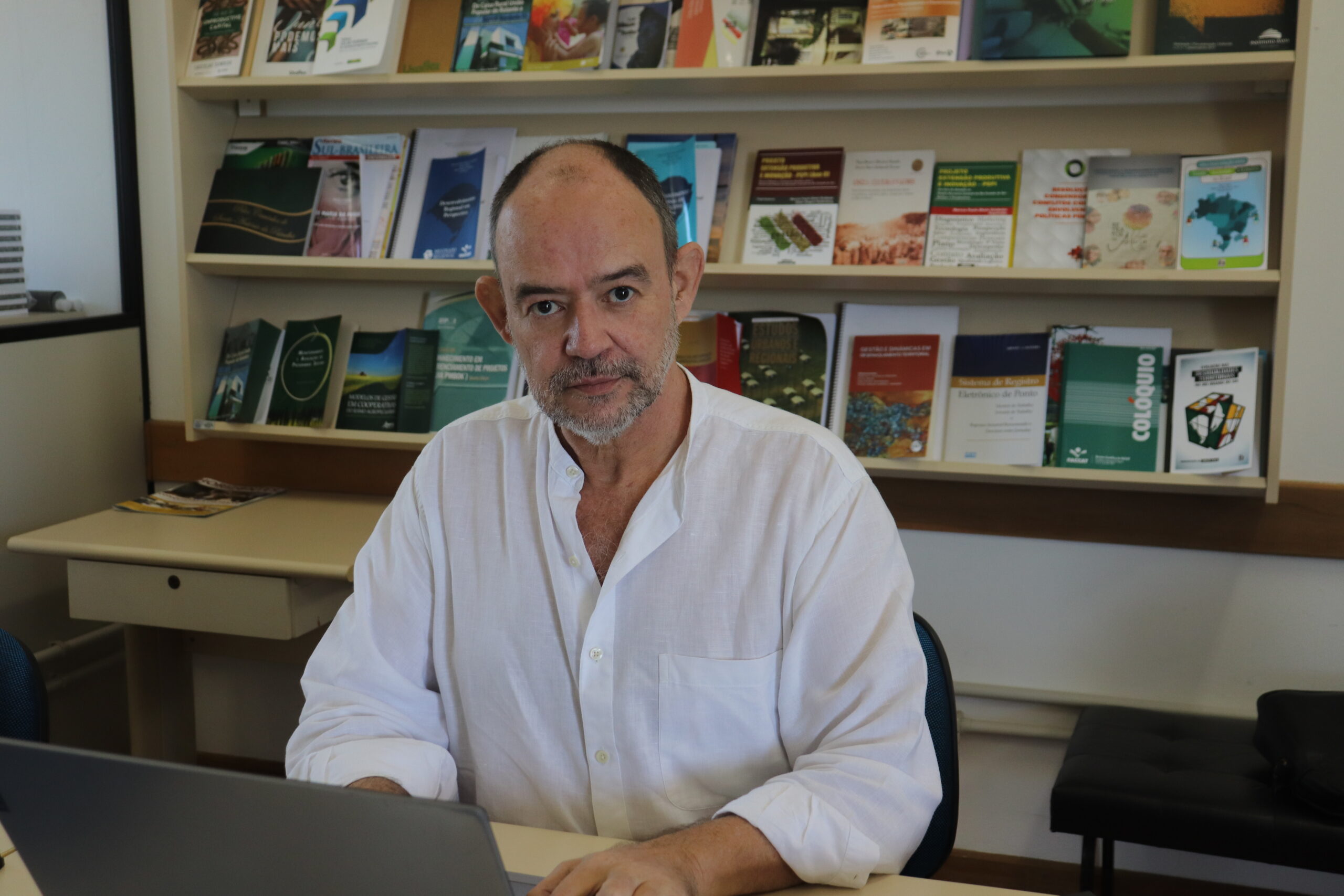 Livro sobre os 40 anos de Políticas Públicas do RS é lançado pela Faccat e RED