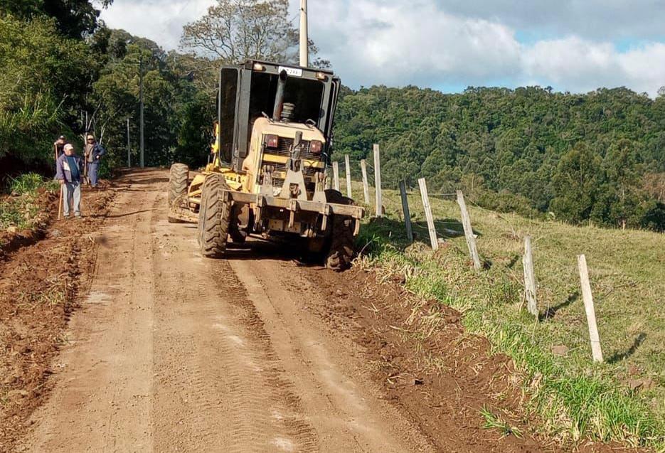 Secretaria de Obras realiza a recuperação de estradas após ciclone extratropical em Taquara