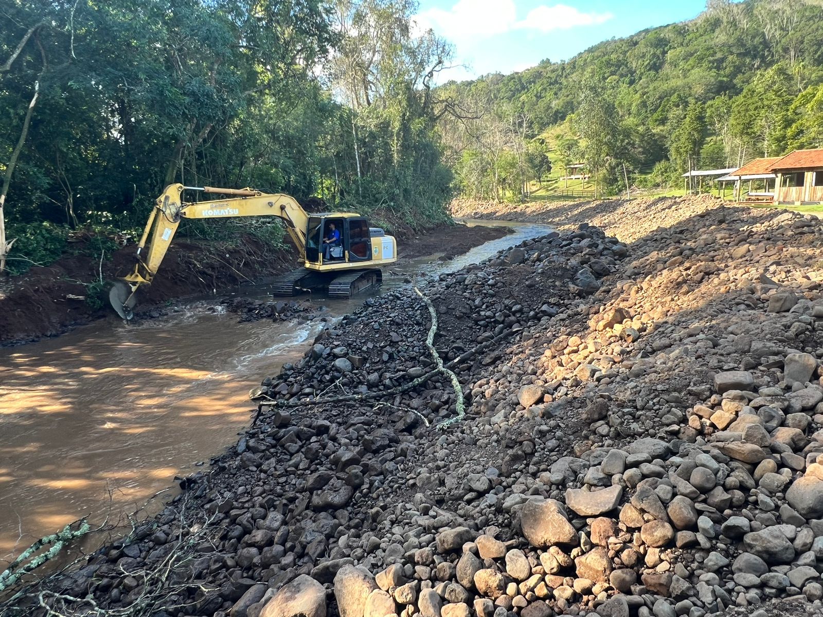 Prefeitura de Taquara realiza o desassoreamento do Rio Padilha