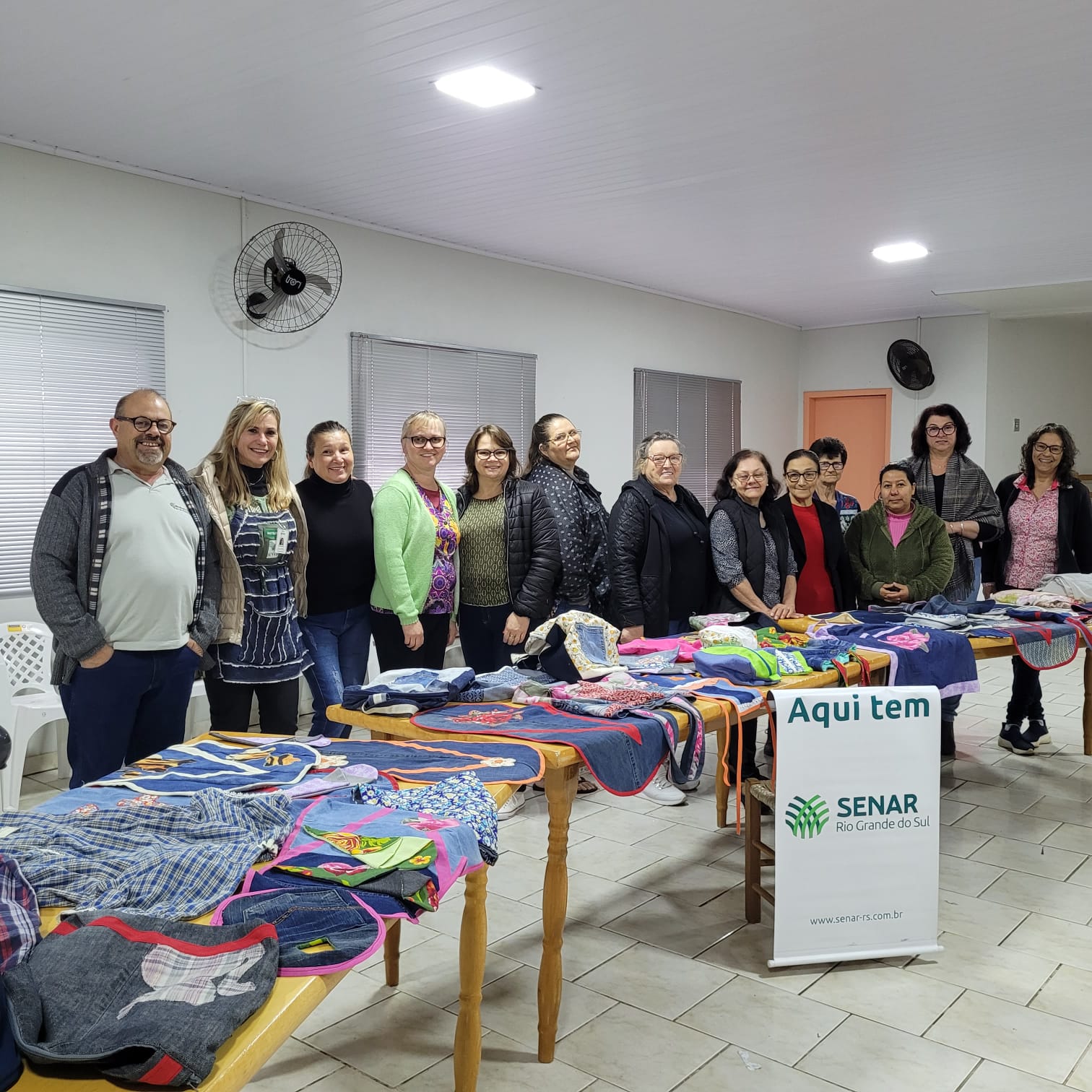 Alunas do curso de introdução à costura apresentam seus trabalhos finais em Riozinho