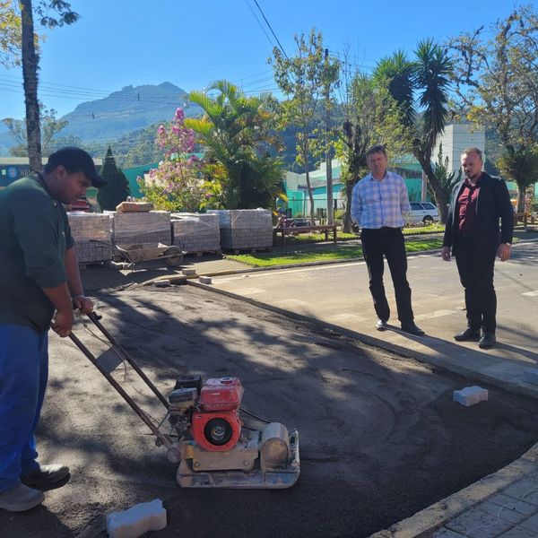 Faixas de segurança elevadas começam a ser instaladas em Riozinho