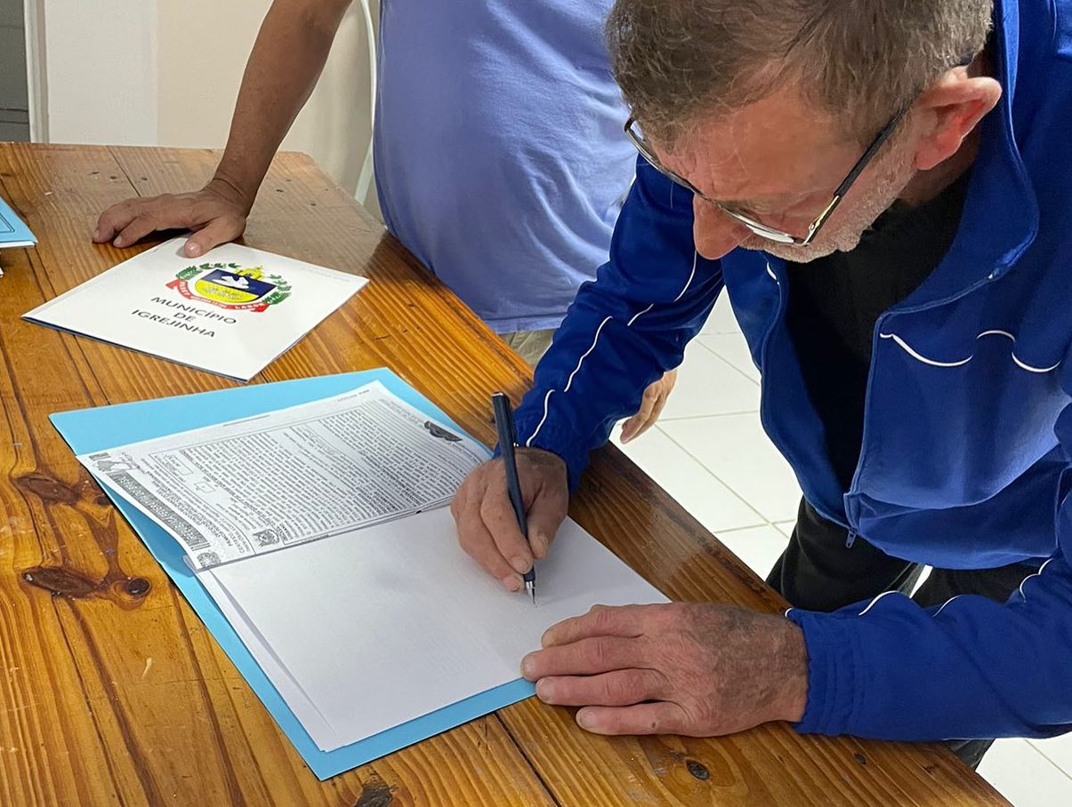 Igrejinha realiza entrega de títulos de propriedade a moradores do Loteamento Adão Bento da Silva